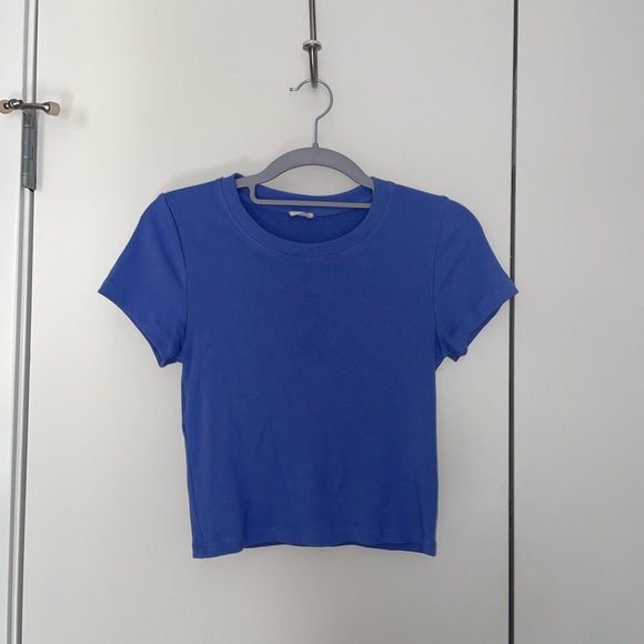 Aritzia Tops - Aritzia / Small Wilfred Free Cropped Tee